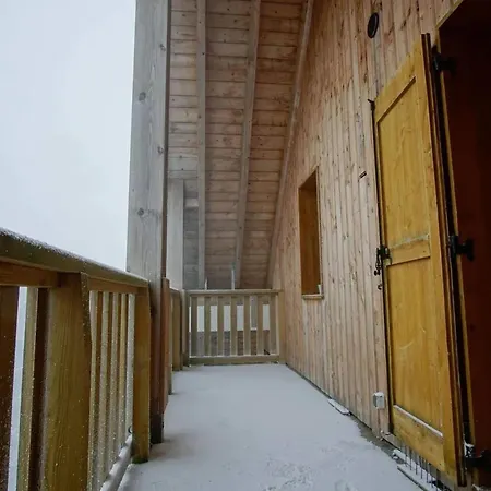 Daire Studio Charmant Avec Vue Sur Les Montagnes De Et Saint Anastaise 25 M² Balcon