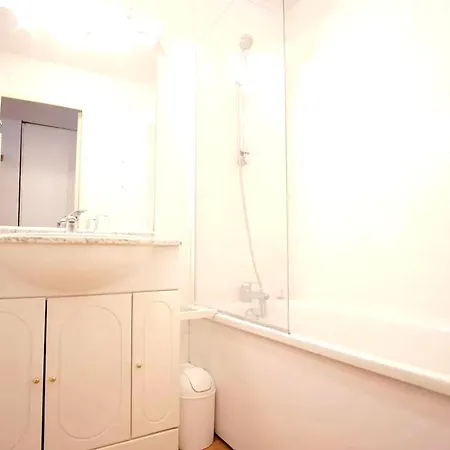 Apartment Studio Charmant Avec Vue Sur Les Montagnes De Et Saint Anastaise 25 M² Balcon