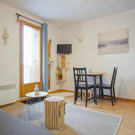 Apartment Studio Charmant Avec Vue Sur Les Montagnes De Et Saint Anastaise 25 M² Balcon *